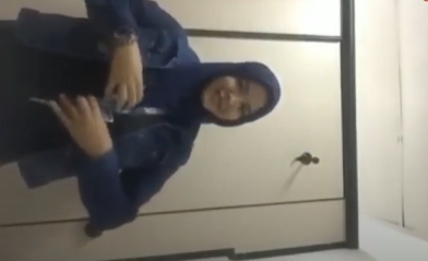 Lagi Mumet Viral Pegawai Bank berjilbab Video in Lepas Pakaian di Kamar Mandi